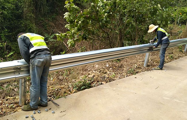 廊坊高速公路护栏的定期维护与保养