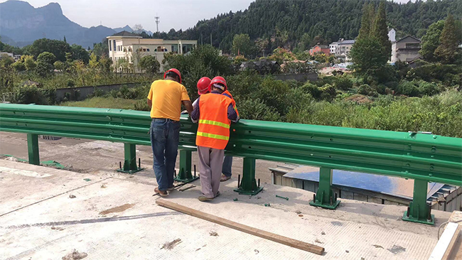 廊坊高速公路护栏板的维护确保道路安全的关键环节